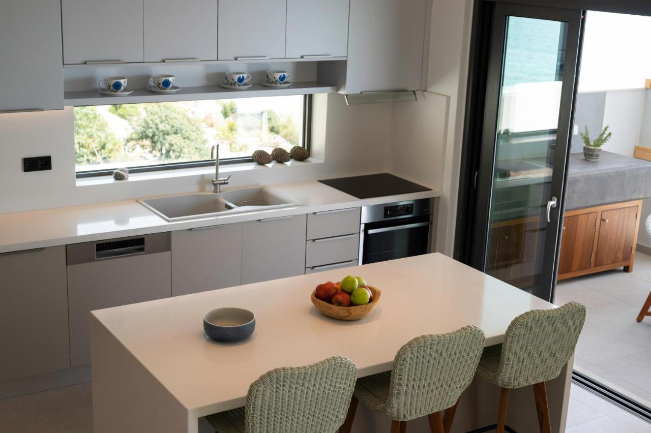 Rozites Luxury Beachfront Villa, By Hellocrete Kerames ภายนอก รูปภาพ